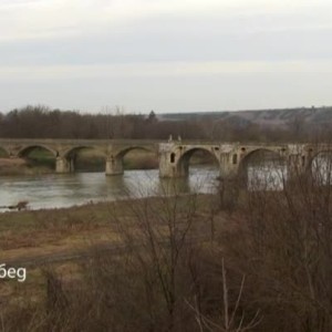 Снимка: Безхаберие или безпаричие руши моста - паметник на култура на Кольо Фичето край...