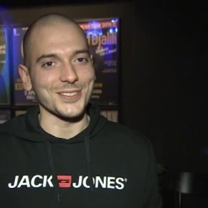 Снимка: Как новият водещ на вечерното шоу на bTV Николаос Цитиридис отпразнува своя 26-и...