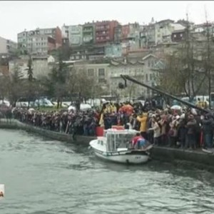 Снимка: Българин извади кръста от Босфора на Йордановден