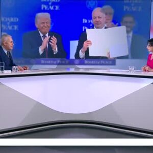 Снимка: Соломон Паси за присъединяването на България към Съвета за мир