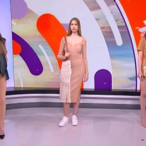 Снимка: Как да носим така актуалния кафяв цвят?