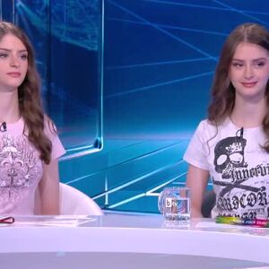 Снимка: 100 точки на матурите: Близначките Ивелина и Павлина с брилянтен успех след 7. клас