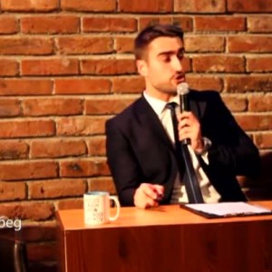Снимка: Как един софтуерен специалист и изкусен флейтист стана стенд ъп комик?