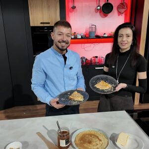 Снимка: Още рецепти: Палачинки с мед и орехи от Алекс и Анелия