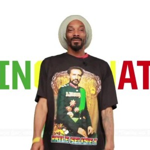 Снимка: Той е Snoop Dogg и гледа "Гласът на България"!