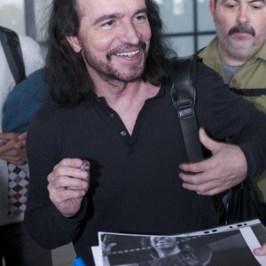Снимка: Гръцката звезда YANNI за бедното детство, любовта и осиновената панда