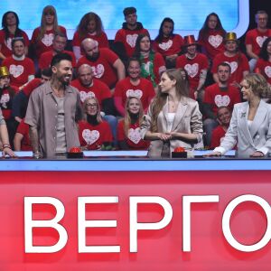 Снимка: Благой Георгиев, Нанси Карабойчева, Алисия и Вики Терзийска влизат в последна епична...