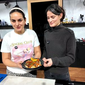 Снимка: Още рецепти: Печени цветни моркови със салса мача и карамелизиран лук от Криси и...