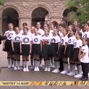Снимка: Изпълнение на "Пеещи звездички"
