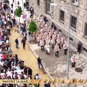 Снимка: Празнични шествия из страната