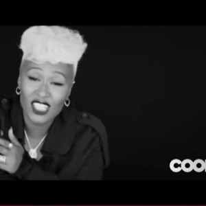 Снимка: Emeli Sande представи най-новото си видео "Hurts"