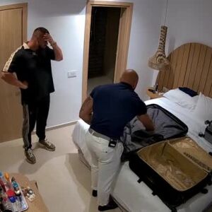 Снимка: Габриела и Джан Микеле напускат къщата