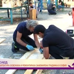 Снимка: Студенти преобразиха занемарена градинка