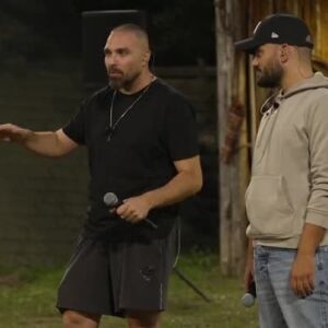 Снимка: "СкандаУ" разтърсиха двора на фермата