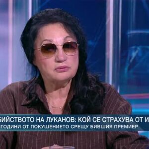 Снимка: Анна Заркова за сенките и връзките на прехода