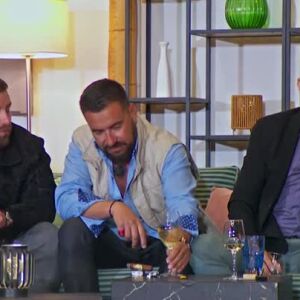 Снимка: Кой към кого проявява интерес?