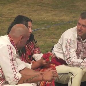 Снимка: Понякога най-тежкото не е да ти липсва някой, а да си сам сред много хора