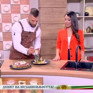Снимка: Chef Николай Немигенчев приготвя домашна лютеница с бурата, говежди кюфтенца с овчи...
