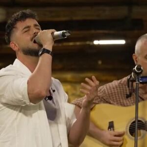 Снимка: Вениамин и баща му изнесоха ексклузивен акустичен концерт във фермата