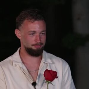 Снимка: Ще приеме ли Симона розата от Викторио?
