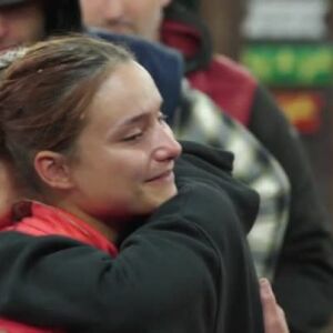 Снимка: Участниците изпращат двойката дуелисти, която напуска Фермата 10