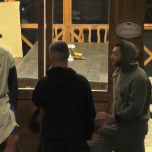 Снимка: Крис продължава да е подвластен на горчилката в себе си от споделеното от Елеонора