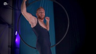 Танци, акробатика и много мускули от Даниел Съливан