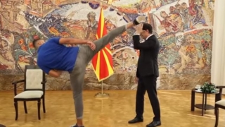 Внимавайте с таекуондистите! Президентът на Северна Македония стана обект на демонстрация
