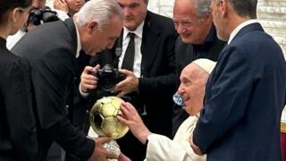 Папа Франциск няма да гледа финала заради обет
