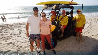 Спасители на плажа: Димитров и Томова се забавляват в Пърт