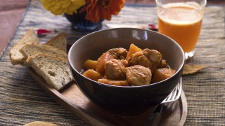 Телешки гулаш с моркови