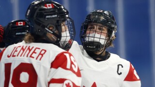 Маска под маската: Защо хокеистките на Канада играха двойно предпазени срещу Русия?