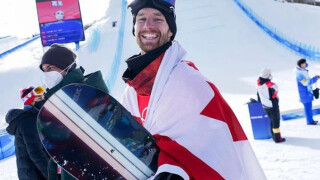 Три години след диагнозата рак: Канадец стъпи на олимпийския връх 