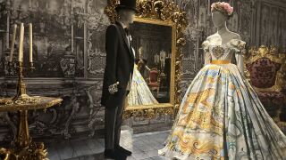 Dolce &amp; Gabbana с бляскава изложба в Париж: 200 модни шедьовъра в Grand Palais  