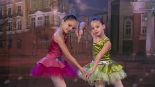 Прелестните балерини Мерая и Елиса