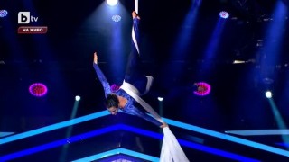 Смайващата въздушна акробатика на Бенита Примо