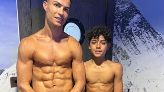 Синът на Кристиано Роналдо е умалено, но мускулесто копие на баща си