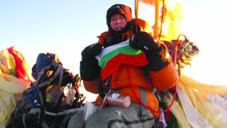 Да изкачиш Еверест: цената на стъпките към върха 