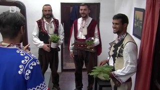 Сами, Красимир и Димитър Калайджиев отиват да спазарят булката за Митака