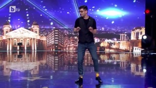Александър Кадиев демонстрира танцувални умения