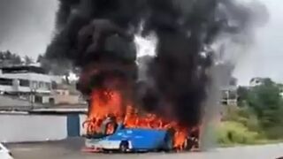 Автобус с 14-годишни футболисти се запали (ВИДЕО)