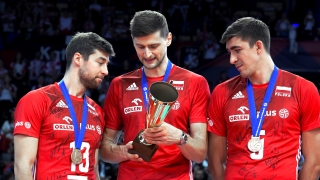 Бронзът се усеща като злато: Полските волейболисти и церемонията им по награждаване