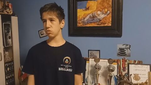 Снимка: Трикратен шампион: 13-годишен математик с първо място на Олимпиадата по умствени изчисления