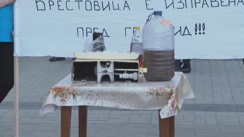 Снимка: Вода с манган: Как живеят четири години жителите на Брестовица?