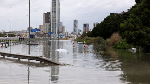 Снимка: Възможно ли е наводненията в Дубай да са причинени от изкуствен дъжд?