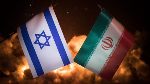 Снимка: Израелска ракета удари Иран, спрени са полети