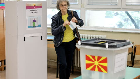 Снимка: Изборите в Северна Македония: Стево Пендаровски и Гордана Давкова са на балотаж