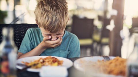 Снимка: Повръщане и стомашни болки: 48 деца са със съмнения за хранително отравяне