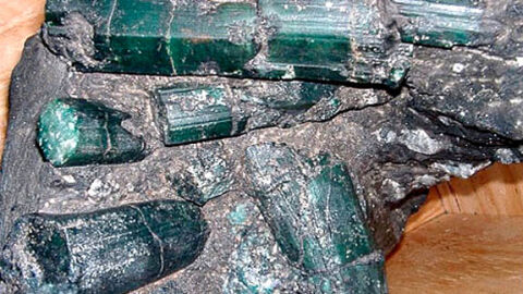 Край на над 20-годишната сага с 380-килограмов изумруд: Какво ще се случи с него?