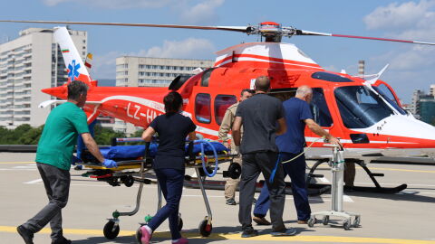 Снимка: Медицинският хеликоптер транспортира жена в тежко състояние от Шумен (ВИДЕО и СНИМКИ)
